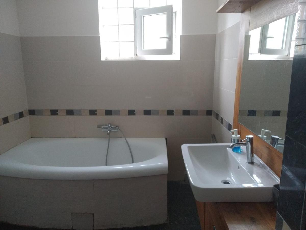 Chalupa V Meruňkovém Sadu Sakvice Bagian luar foto